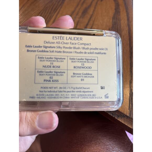 Estee Lauder Deluxe Silky Powder Blush - Picture 3 of 3